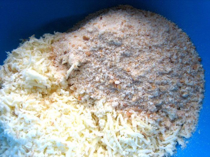 Овощи под сырной крошкой