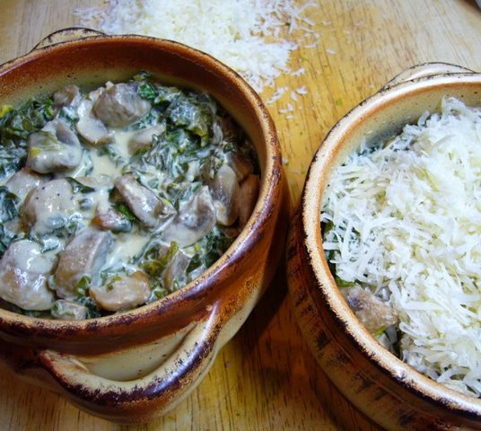 Жюльен с грибами и шпинатом