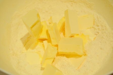 Песочный пирог со сметанной карамелью