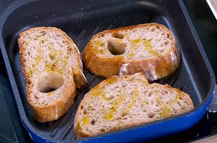 Тосты с цветной капустой в сырном соусе 