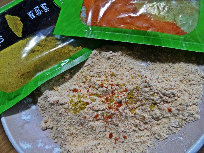 Фасолевые котлетки с колбасками