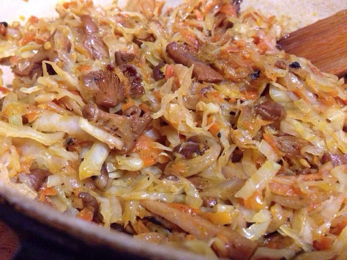 Пирог с капустой и лисичками