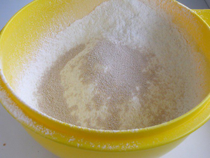 Кулебяка с капустой и солеными грибами