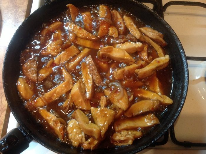 Курица в соусе с кремовой кашей