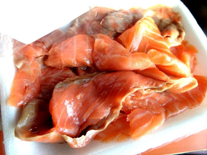 Золотистый заливной пирог с рыбой