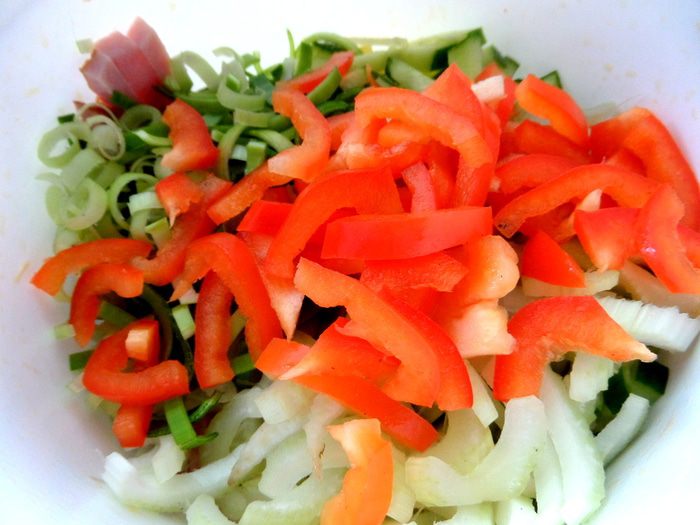 Салат с молодой картошкой и ветчиной