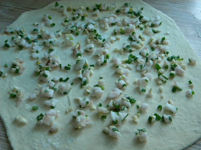 Багет с салом и зеленым луком