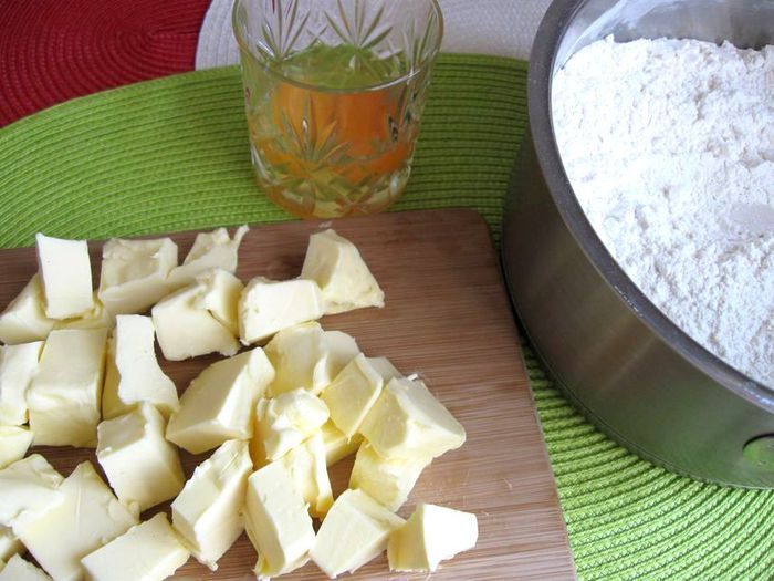  Пирог из нежной курочки с луком и сидром