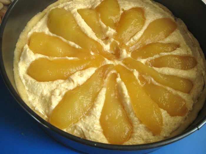 Тарт с франжипаном и карамелизованной грушей    