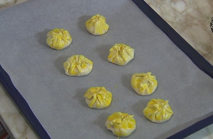 Конвертики с козьим сыром, каперсами и анчоусами 