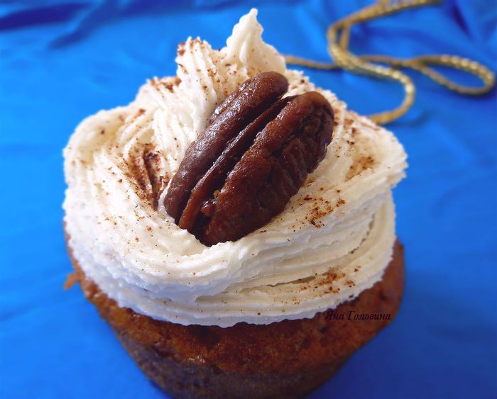 Банановые капкейки с медово-коричным кремом