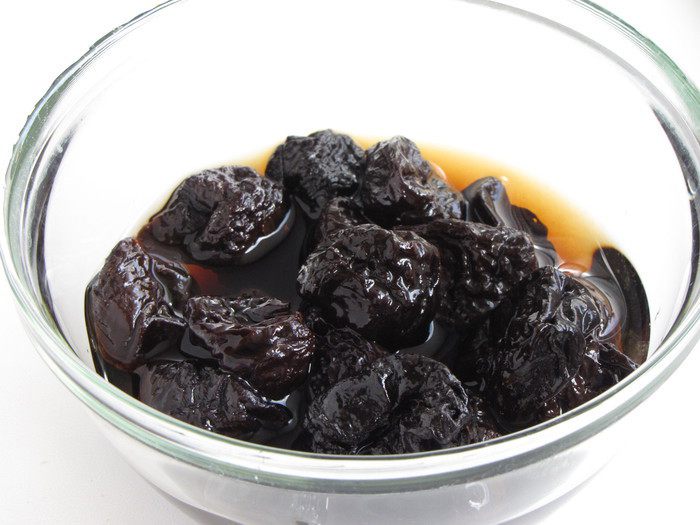 Баранина в пиве с пряными сливами