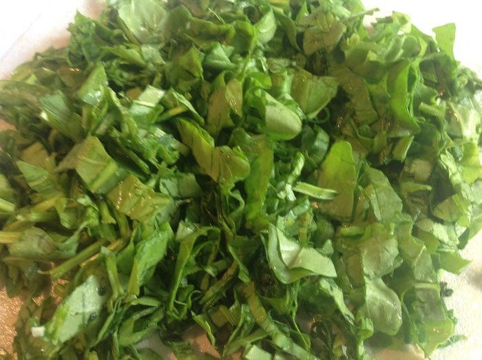 Пирог со свининой, щавелем и сыром