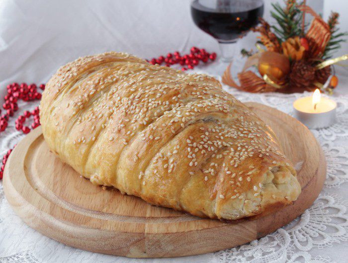 Рулет из индейки с черносливом в тесте