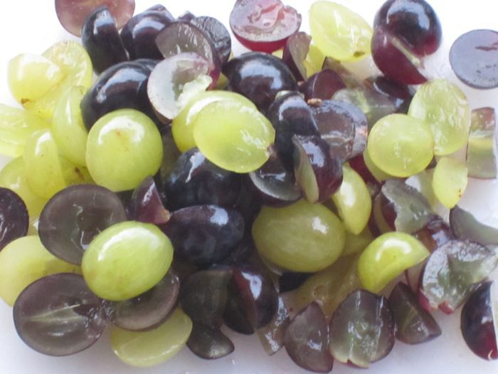 Медовый пирог с виноградом, шоколадом и маршмеллоу