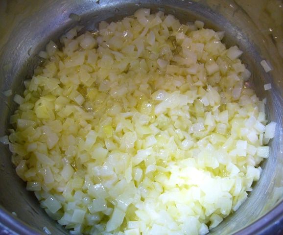 Рыбный велюте под крышкой из слоеного теста