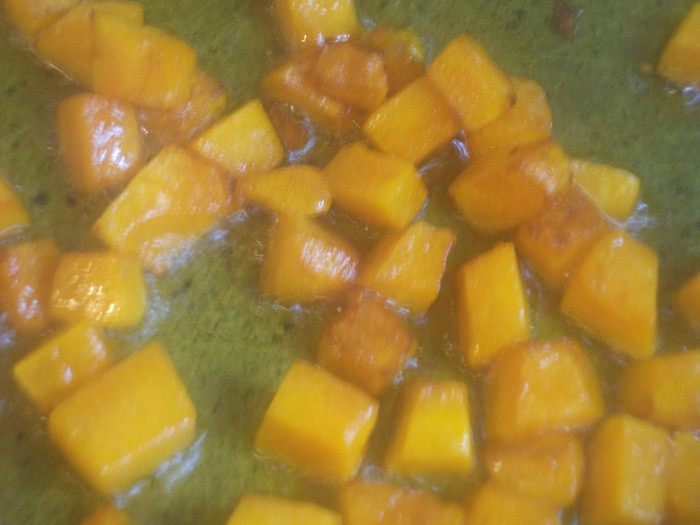 Горячий овощной салат с шампиньонами