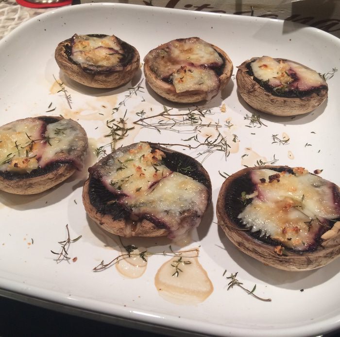 Хрустящий сэндвич с грушами-гриль и запеченными грибами