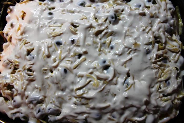 Курица, запеченная с тыквой и виноградом