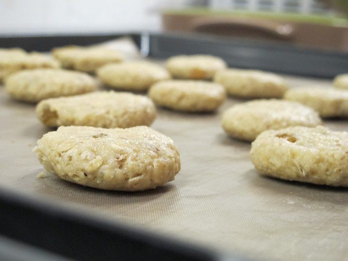 Мягкое овсяное печенье с изюмом