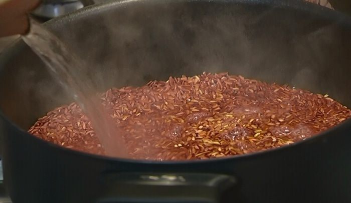 Перец, фаршированный мясом и красным рисом