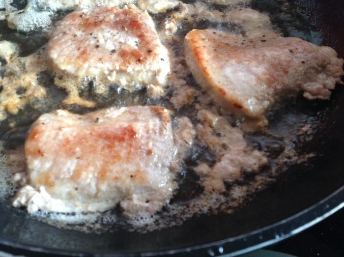 Свинина с соусом из черной смородины