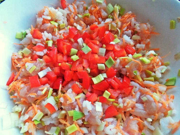 Куриные котлеты с рисом и овощами