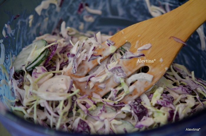 Салат с капустой и огурцом