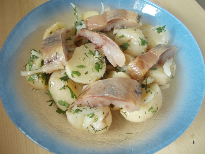 Картофельный салат с сельдью и горчичной заправкой &amp;quot;Любят все&amp;quot;