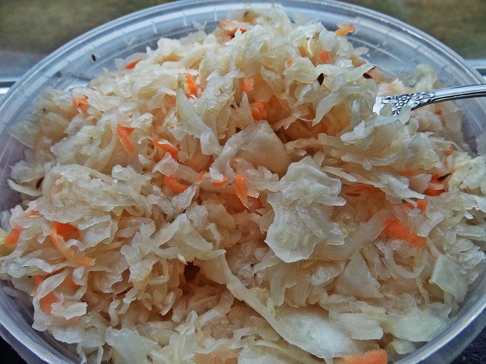 Рулька с разной капустой и грибами