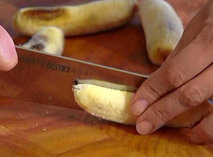 Французские гренки с бананами и карамельным соусом 