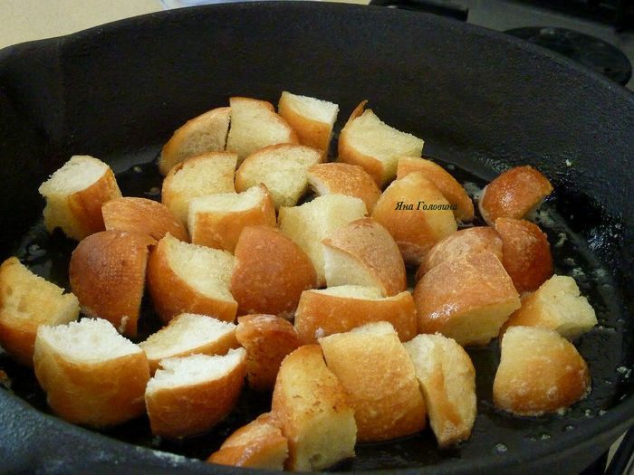 Фриттата с грибами, чеддером и тостами 