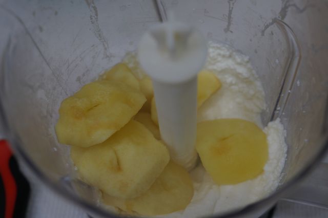 Нежная творожная запеканка с фруктами