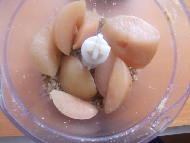 Рулет из утки с финиками и орехами