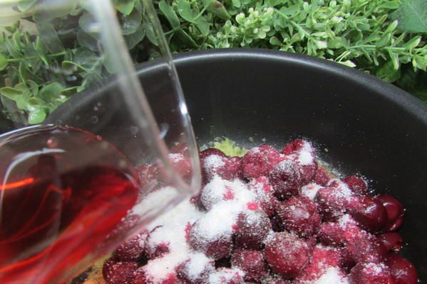 Телятина с вишневым соусом