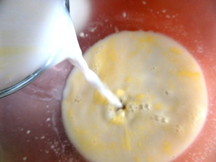 Дрожжевые блины с луково-сырной начинкой