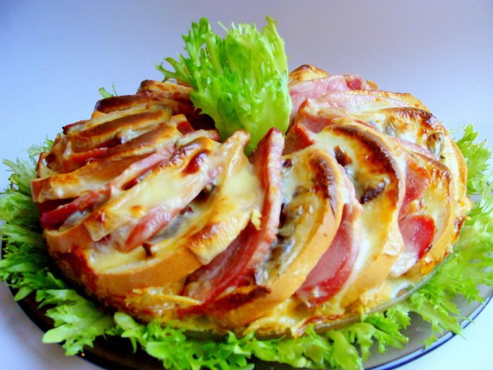 Яичный коблер с мясом и пряными вялеными помидорками