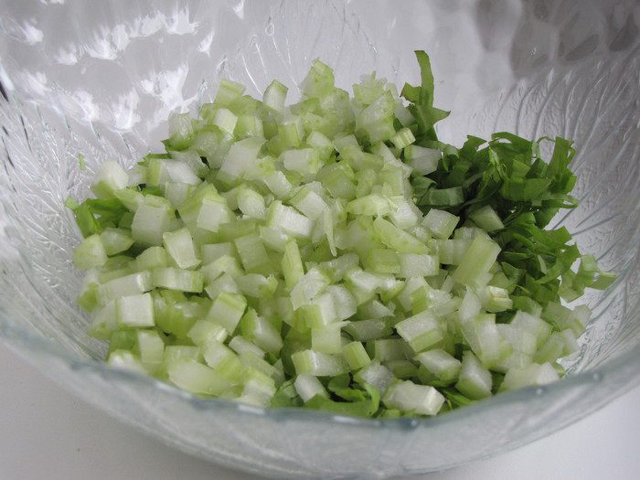 Салат-коктейль с креветками и ананасом