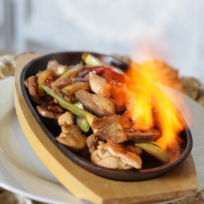 Огненное горячее из трех видов мяса