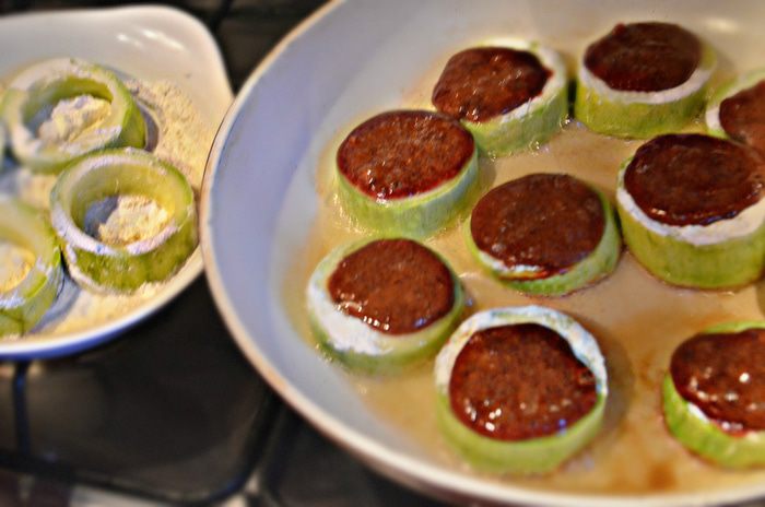 Печеночные оладьи в кабачках 