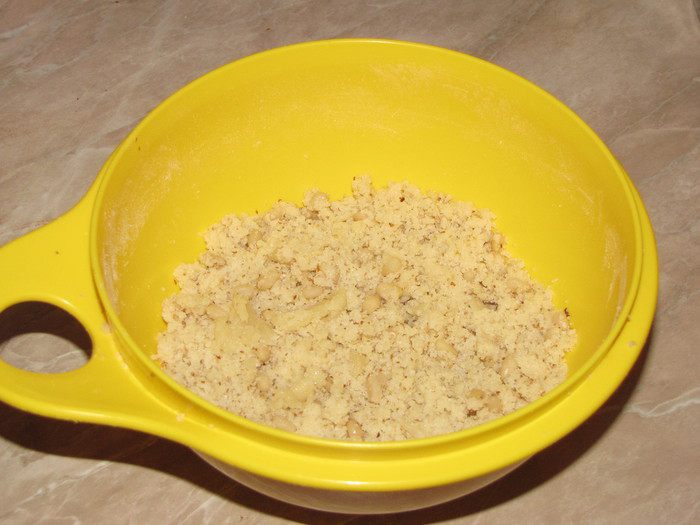 Миндальный пирог с персиками и штрейзелем