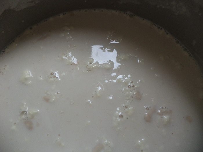 Заварной кулич с вяленой вишней