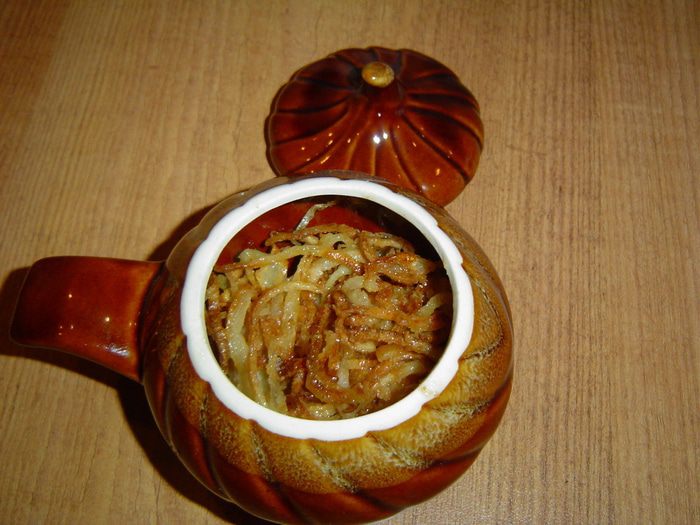 Рыба в горшочках, запеченная в омлете