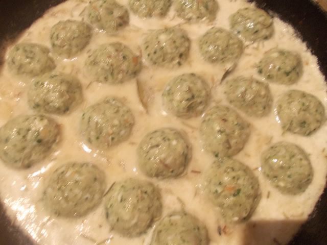 Куриные тефтели со шпинатом и творогом