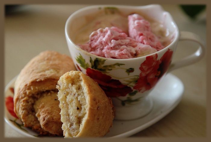 Ореховые рогалики из картофельного теста