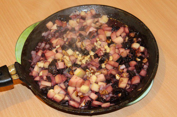 Рулет из индейки с черносливом в тесте