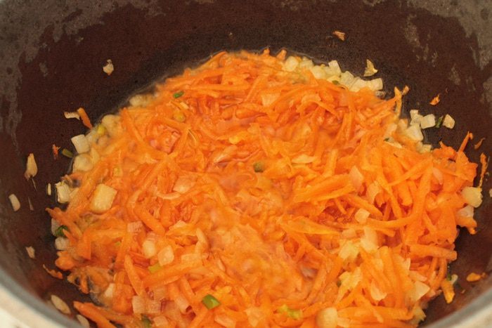 Рис с капустой и сушеными грибами