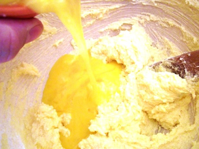 Французский кекс с персиками