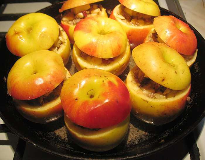 Яблочки, фаршированные мясом 