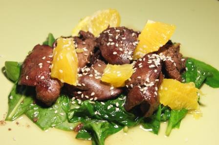 Куриная печень в медовом соусе со шпинатом